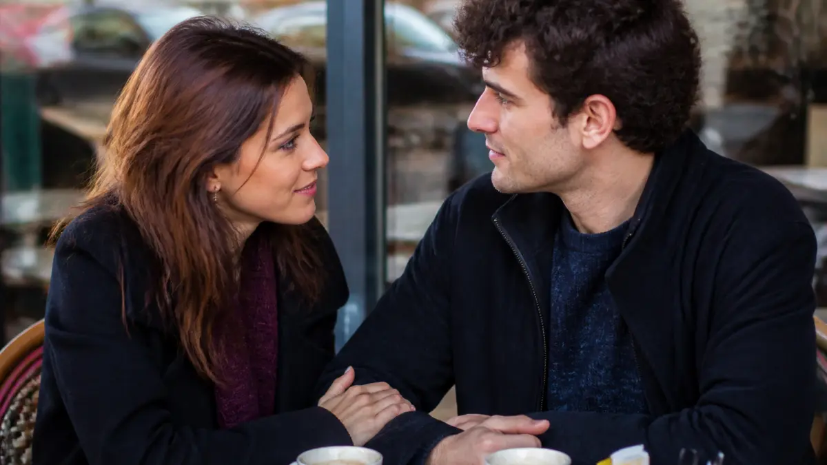 Premier rendez-vous : faut-il embrasser ou attendre ?